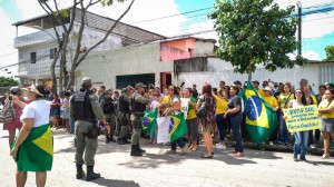 Manifestantes presentes na visita de Jair Bolsonaro ao Recife_ (25)            
